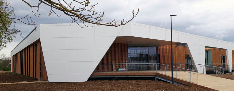 RESOPLAN - PISCINE CHALETTE SUR LOING - CREDIT PHOTO CHR ARCHITECTES